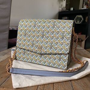 TORY BURCH ROBINSON CONVERTIBLE BASKET WEAVE LOGO LEATHER SHOULDER BAG